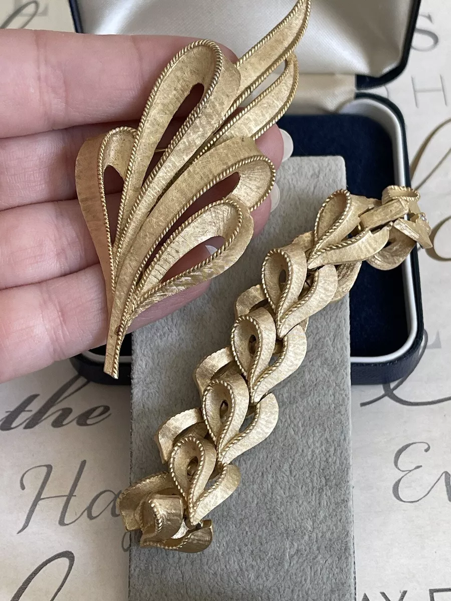 Trifari brooch & bracelet 2 ps Set Vintage 1960s gold color beautiful signet