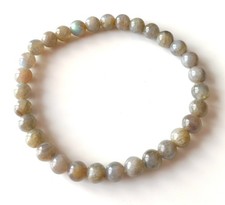 Bracelet extensible de perle en Labradorite (diamètre 6cm).