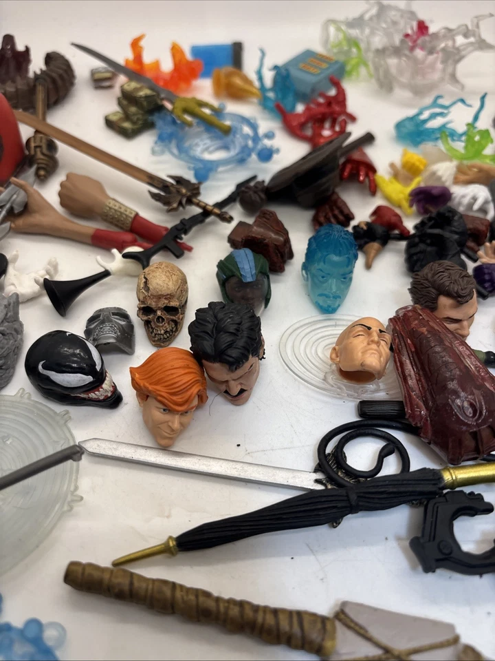 Lote de forraje cabezas manos armas piezas 75+ piezas Marvel Legends Foto 2 de 4