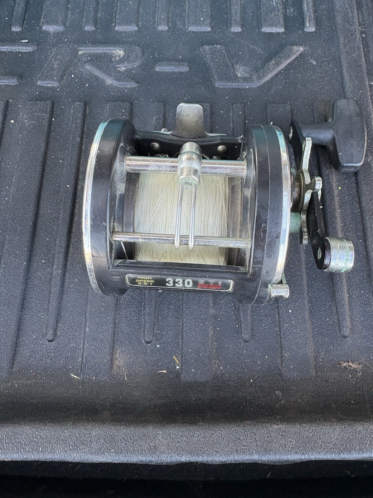 Penn 330 GTI fishing reel  In Great Shape