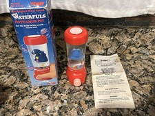 Giocattolo giocattolo vintage 1987 Tomy/Milton Bradley Wee Waterfuls Pottamus Pit Water Game VID
