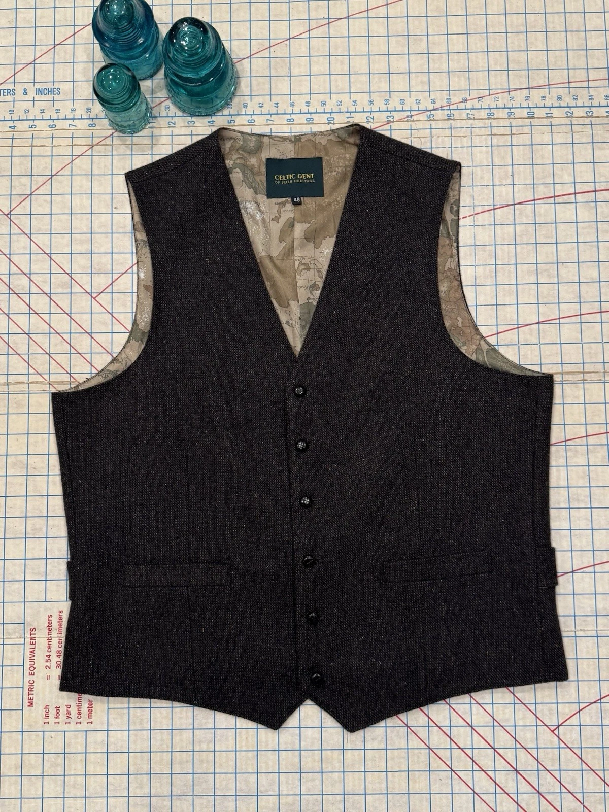 Celtic Gents of Irish Heritage Tweed Vest Charcoal Grey Mens Size 48 - product detail image 1