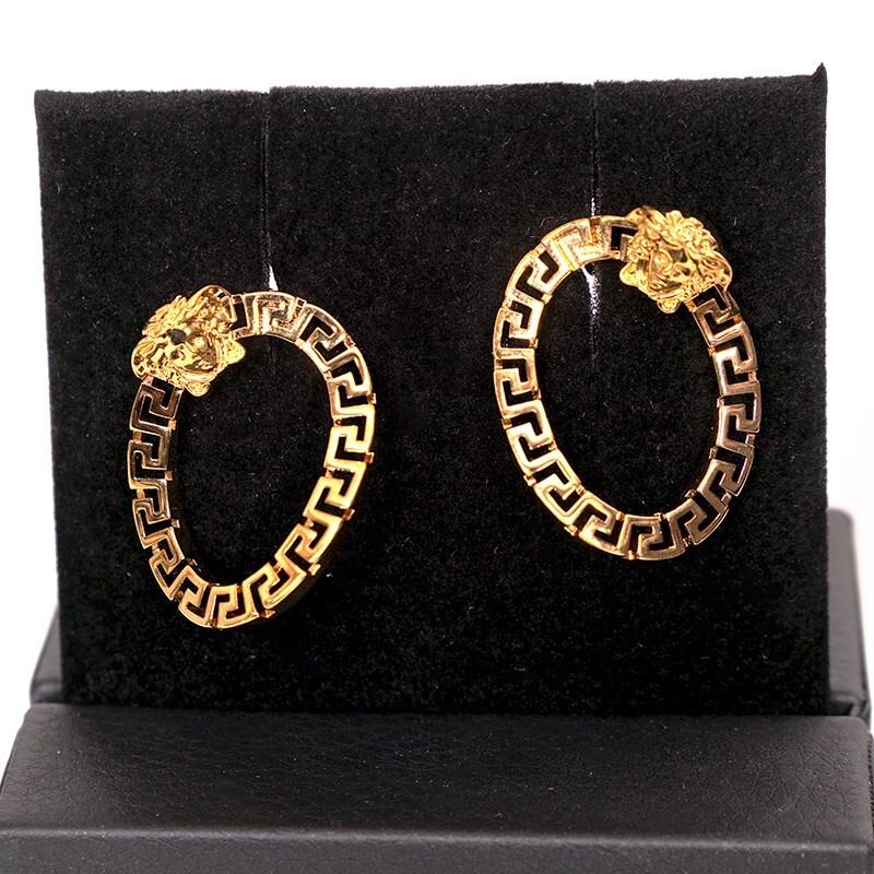 【関税&送料込み】Versace Medusa Plaque Earrings NEW $450 VERSACE Gold Tone Brass GRECA MEDUSA LOGO CURVED