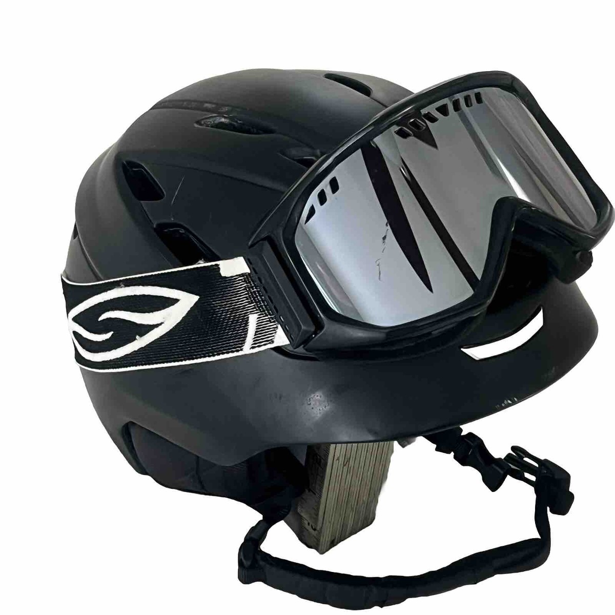 giro vs smith ski helmet Adult and Youth Ratio and Snowboard - Matte Trail Green Whether youre lining up with friends for a morning ride on the slopes or meeting your crew for a backcountry tour Giro Helmet Smith Optics Goggles