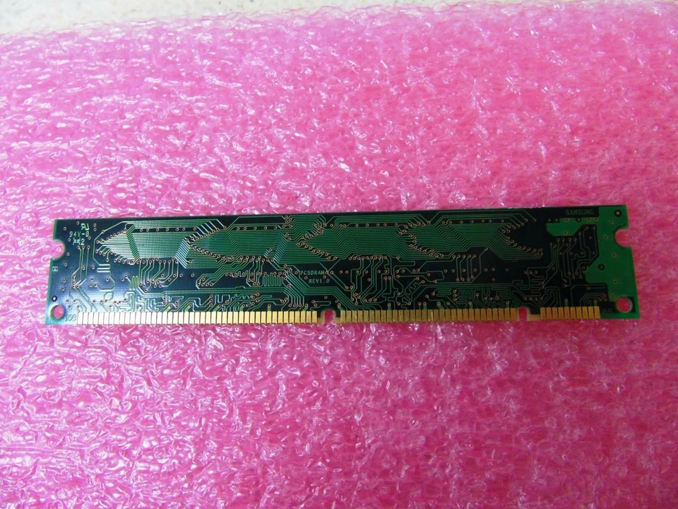 Módulo de memoria Samsung, 32 MB PC100 100 MHz 168 pines DIMM SDRAM - M366S0424DTS-C1L Foto 4 de 4