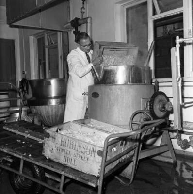 Scenes inside Robinsons Tripe factory in Hull Tripe going into the- Old Photo