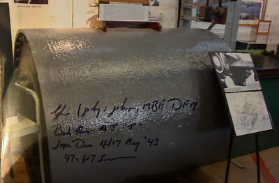 Dambuster G. Johnny Johnson handsigniertes Foto einer hüpfenden Bombe / Unterhaltsmine