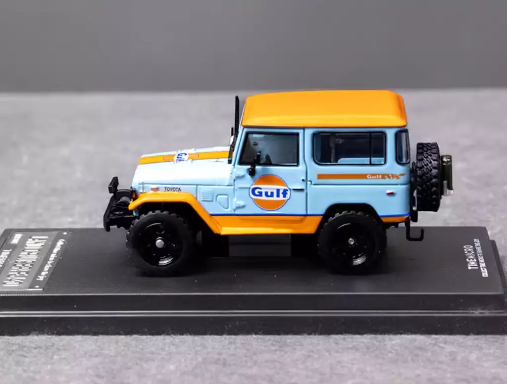 TM 1:64 Gulf Land Cruiser FJ40 400Z Coupe Trailer Model