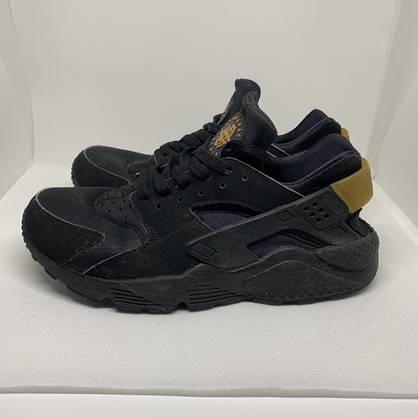 nike huarache black and gold