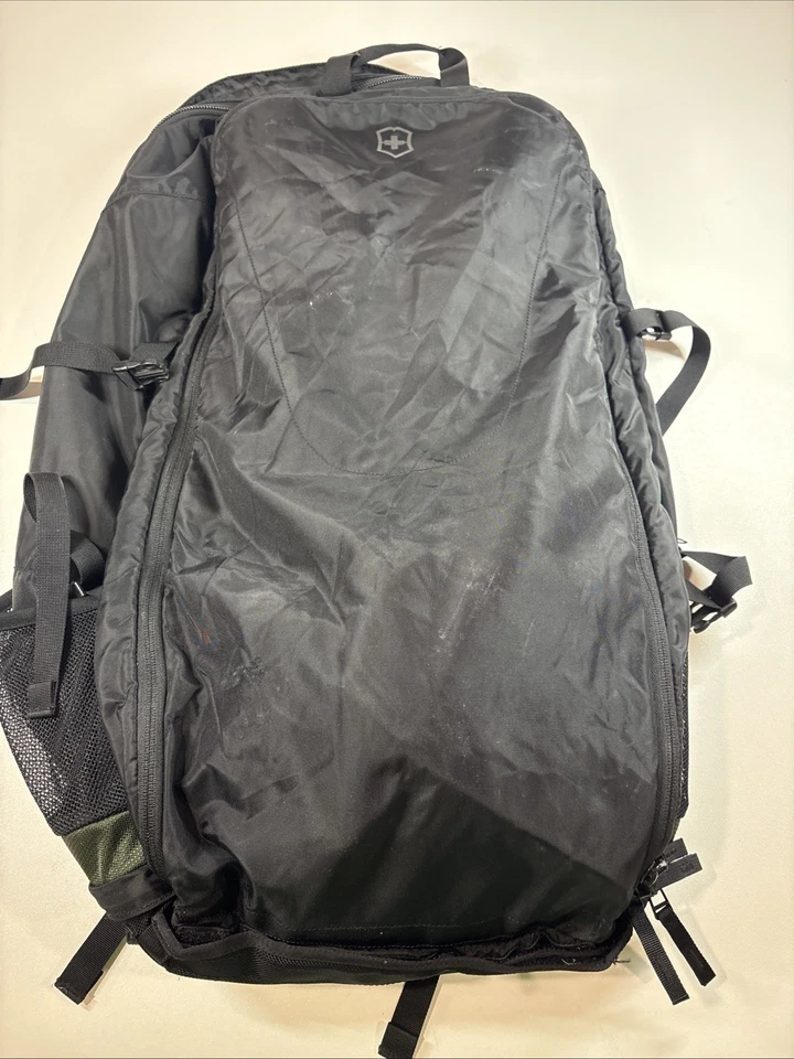 Mochila Victorinox - Expedition Conversion Verde y Negro - 28x15x10 pulgadas XL Viaje Foto 3 de 4