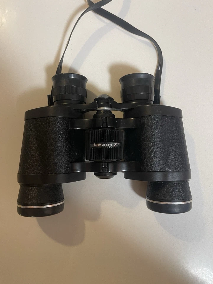 Vtg TASCO FULLY COATED OPTICS 8X30 BINOCULARS FIELD 393ft@ 1000yds Zip focus - Image 4 of 4