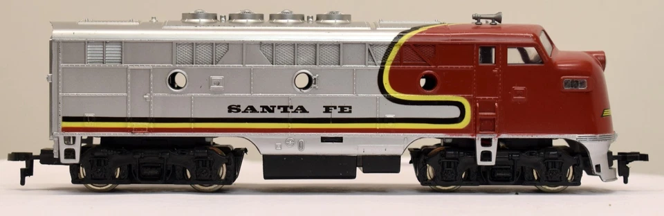 MODEL POWER HO Scale SANTA FE F3 Dummy Diesel Locomotive - Image 4 of 4