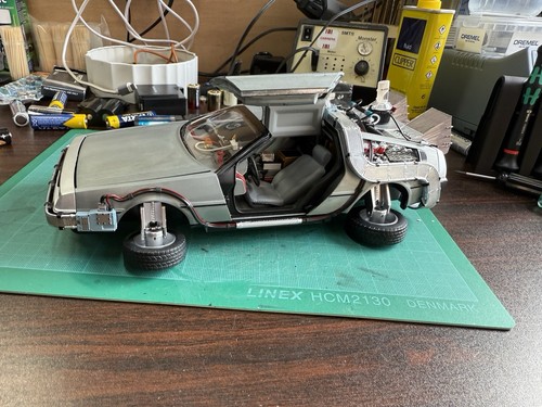 Hot Wheels Elite Back to the Future DeLorean Ultimate Edition - Imagen 16 de 20