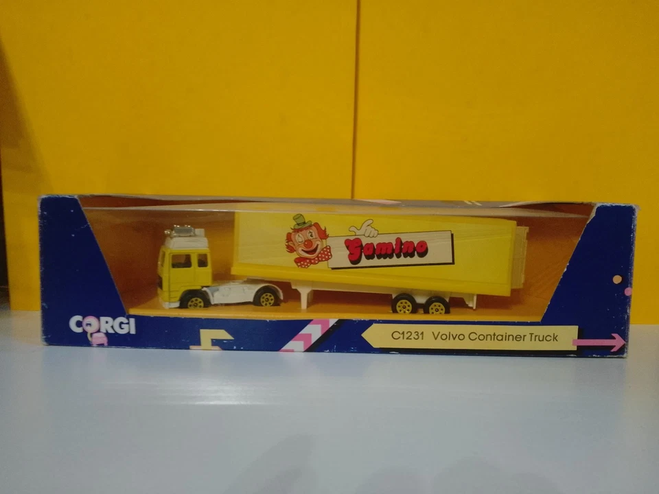 VEHICULE MINIATURE CORGI - CIRQUE/FETE FORAINE - SEMI REMORQUE CONTAINER VOLVO - Photo 1/1