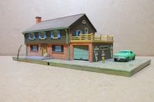 HO SCALE LIGHTED TYCO 2-STORY HOUSE w/ OVER GARAGE PATIO, CAR & FIGURES