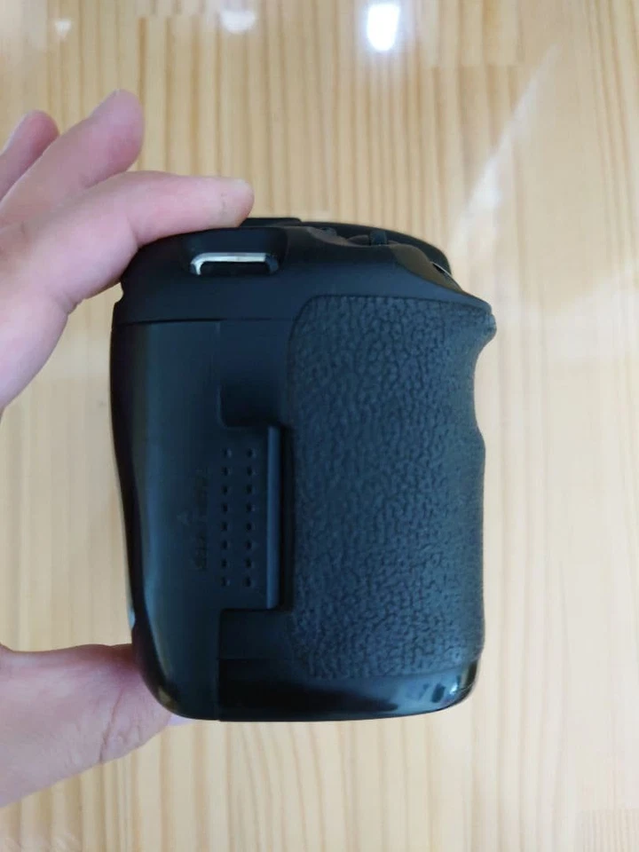 Canon EOS 7D Digital SLR Camera From Japan with Battery Charger Included - Image 3 of 4