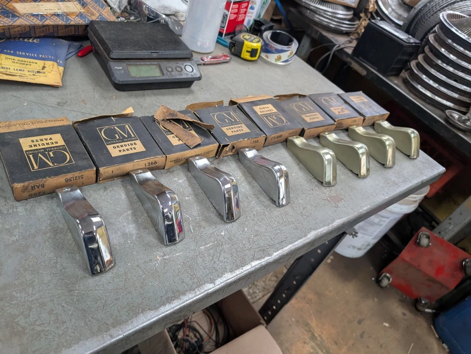 Juego de 8 piezas de barras de rejilla Pontiac 1949 moldura de dientes frontal Chieftain Streamliner nuevo de stock Foto 3 de 4