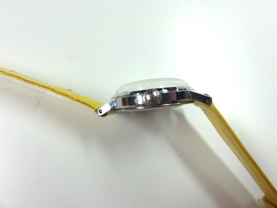 VINTAGE 1976 TIMEX YELLOW "SNOOPY" TENNIS WATCH MYSTERY BALL SECOND