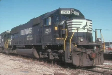 NS 2513 SD-70 (NORFOLK SOUTHERN) --- Original Slide T6-5