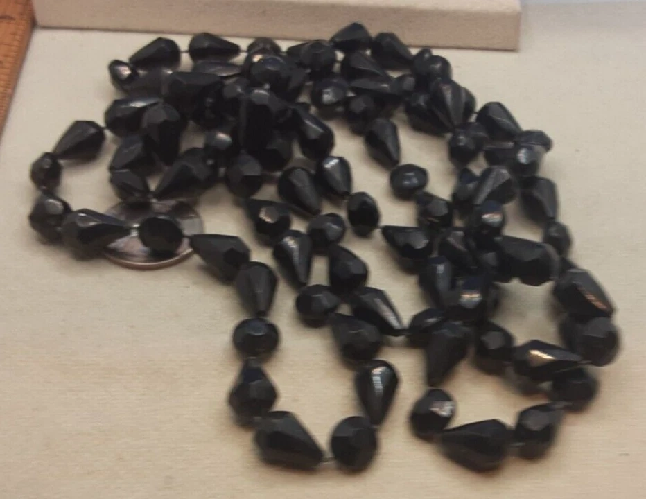 VETEMENTS Collana girocollo 49" con perline nere sfaccettate ovale e rotonda a cascata A713