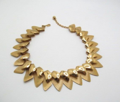 Vintage Napier Gold Tone Shiny & Texture Fold Over Spike Bold Necklace