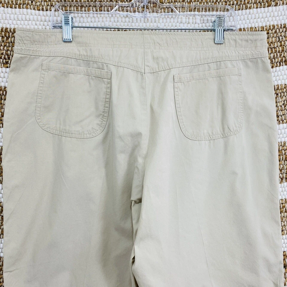 Pantalones capri para mujer Chaus grandes beige Foto 3 de 4