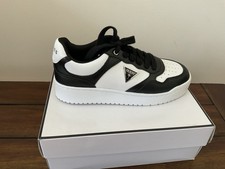 Zapatillas Mujer GUESS Miram Panda Negras Talla 8 M
