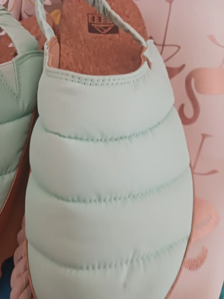 Keen Puffy Nylon Seafoam Green Slip On Sandels SIZE 8 1/2 NEW - Image 2 of 4