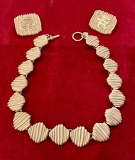 VTG ANNE KLEIN MATTE GOLD RIBBED SQUARED CHAIN TOGGLE CLOSURE NECKLACE CLIP EARR