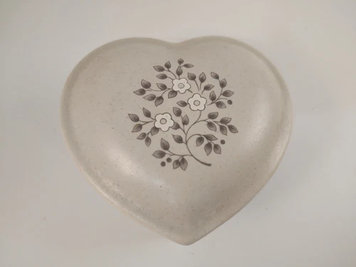 Pfaltzgraff Heirloom Heart Shaped Box/Trinket Box/Jewelry Box