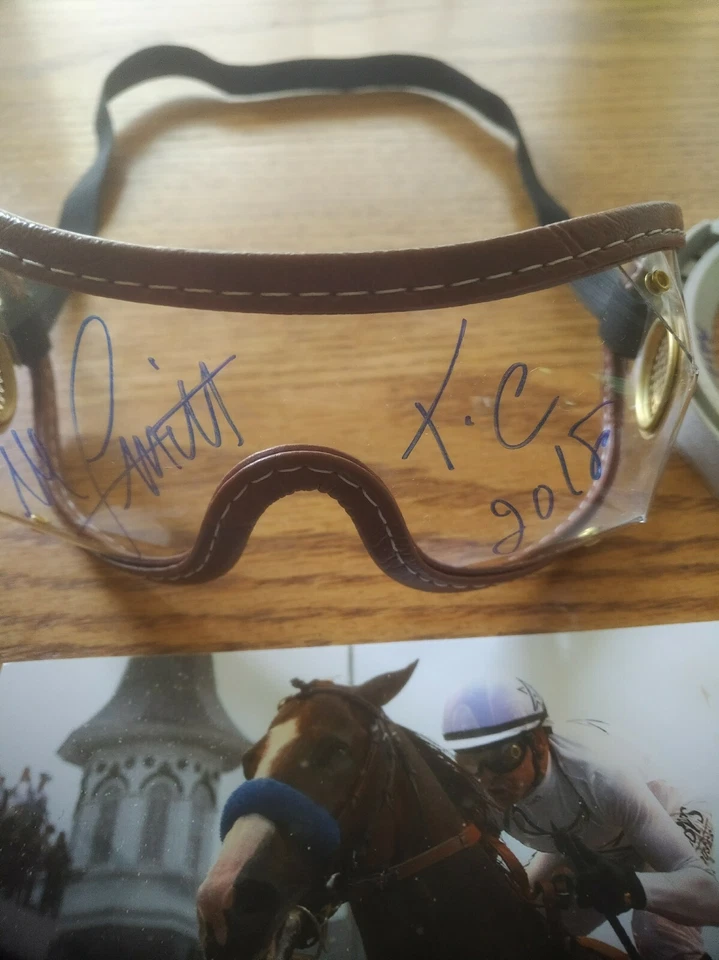 Fotografía firmada Justify, gafas Y herradura (3 artículos autografiados) Mike Smith Foto 3 de 4