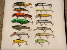 14 Vintage Musky Lures Buchertail Cisco Kid Depth Raider Hellraiser Jake Rapala