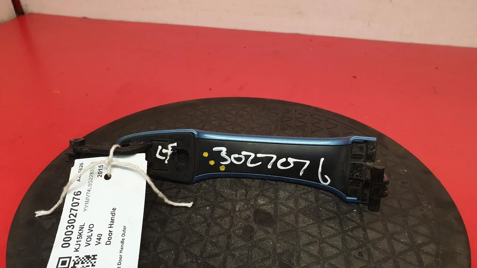 VOLVO V40 NEARSIDE FRONT DOOR HANDLE 2015 5 DOOR BLUE - Image 3 of 4