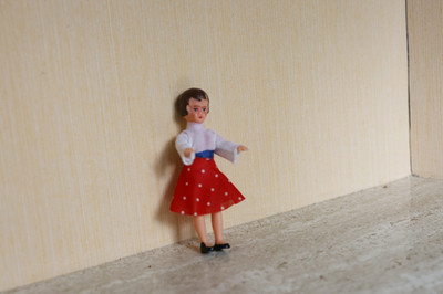 Ari Püppchen Puppe Mutter für Puppenhaus Puppenstube Vero DDR 11 cm groß