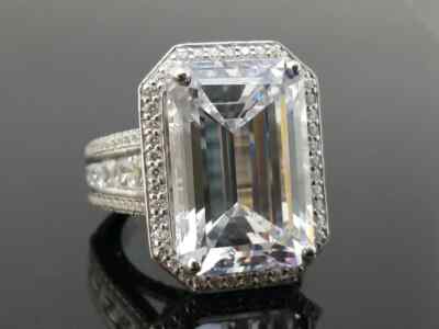 Simulated 31.60CT Emerald & Round Cut Sapphire Halo Style Anniversary Party Ring