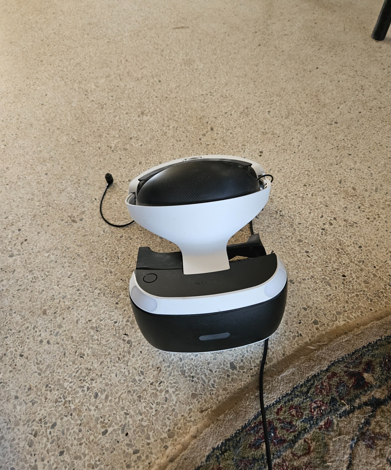 PS4 Console + Skyrim VR Headset + 4 controllers + games