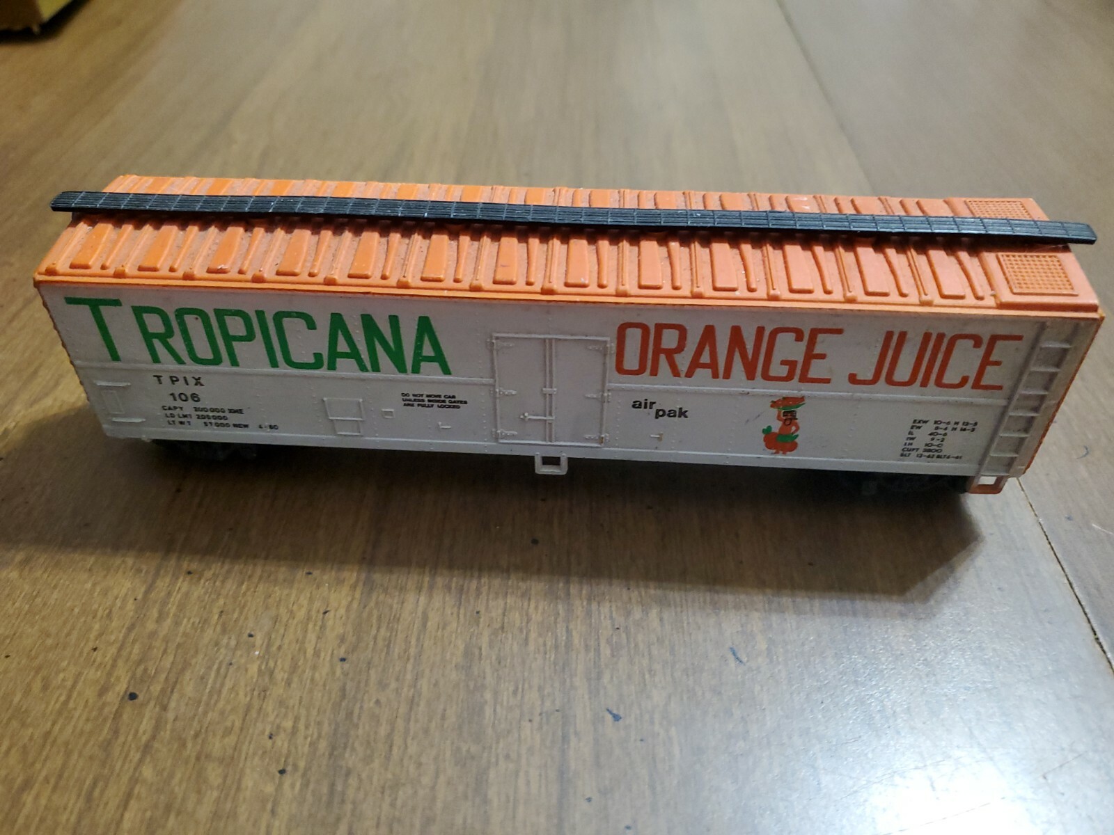 HO Scale "Tropicana Orange Juice" TPIX 106 50’ Freight Train Box Car