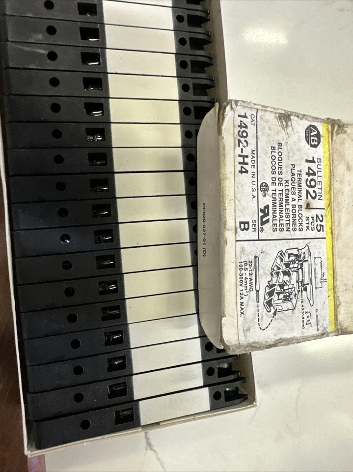 ALLEN BRADLEY 1492-H4 300V full Box of 25 NOS - Image 2 of 3
