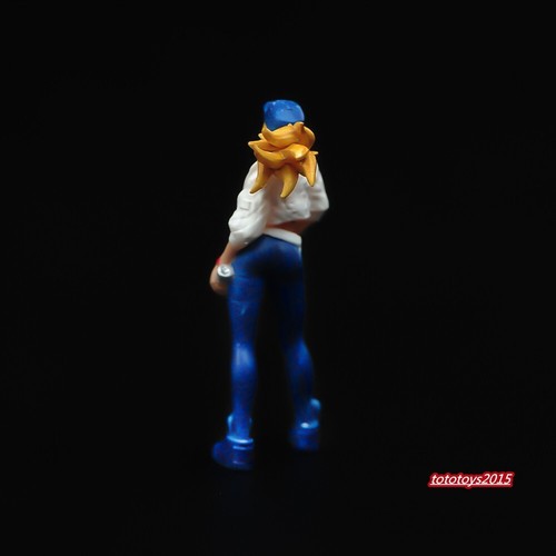 1/35 Graffiti Young Girl Scene Props Miniatures Figures For Cars Vehicles Toys - Picture 3 of 5