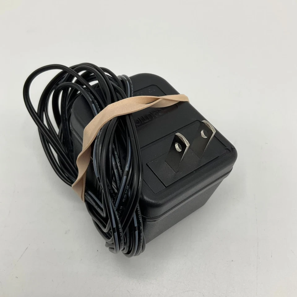 ZyXEL Communication Corporation Series P-660R-ELNK W/ AC Adapter and cable - Image 4 of 4