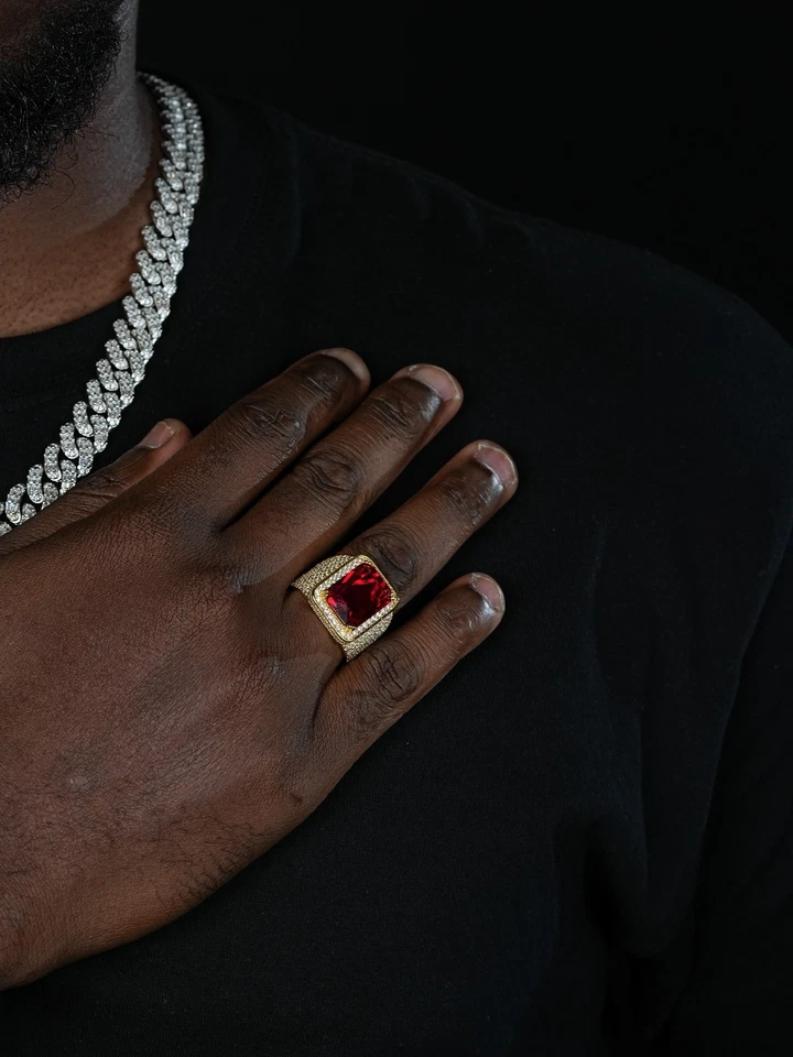 Anillo Hip Hop Moissanite Para Hombres Oro Helado 14K Sobre Plata 925 Real Piedra Roja Grande Foto 2 de 4