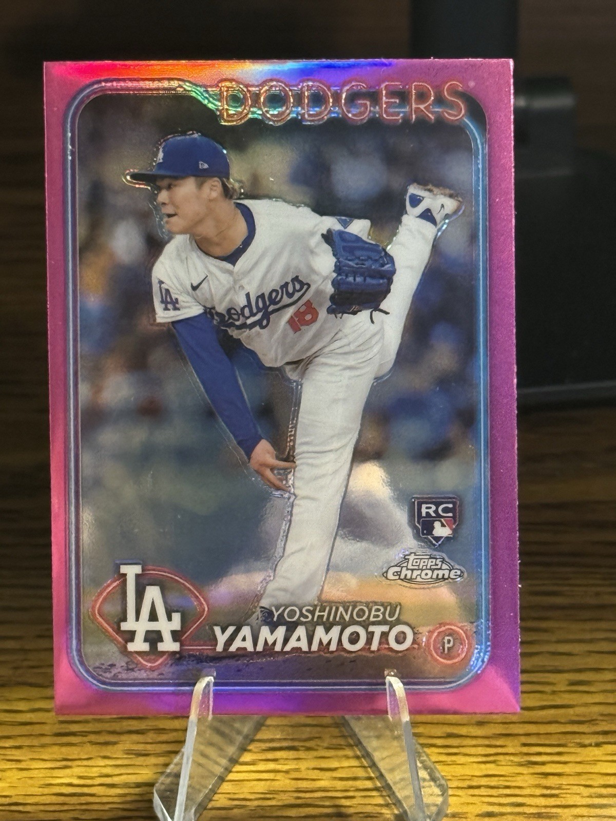 2024 Topps Chrome - Yoshinobu Yamamoto #18 Pink Refractor (RC)
