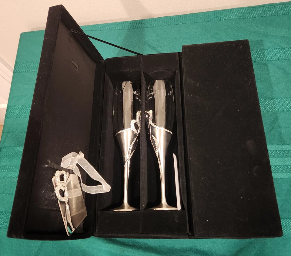 Juego de tostadas y pasteles de boda TR de acero inoxidable enchapado en plata grabado de segunda mano Foto 2 de 4