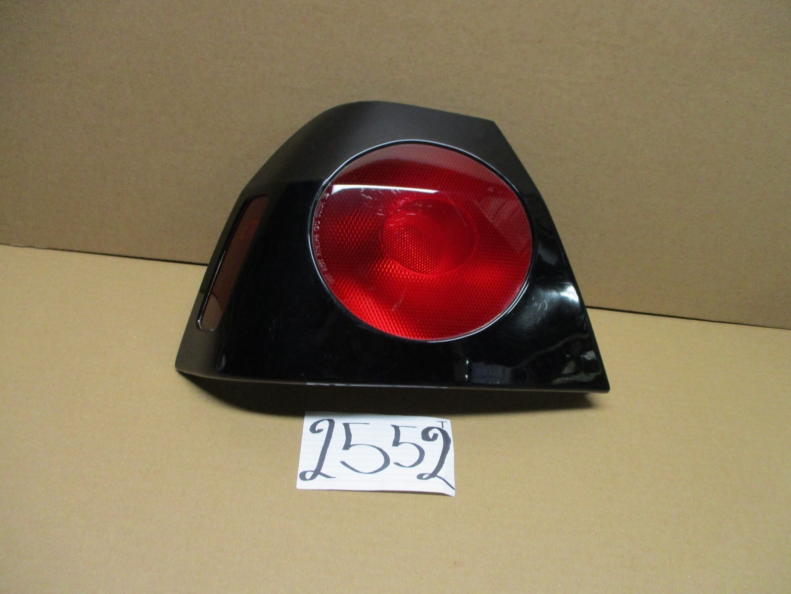 00 01 02 03 04 05 Impala DRIVER Side Tail Light Used Rear Lamp #2552-T 