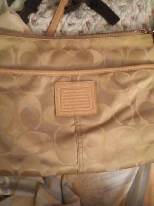 Coach Legacy Weekend Signature Nylon Hippie B1376- 24861 Coach Legacy Weekend Signature Nylon Hippie B1376- 24861