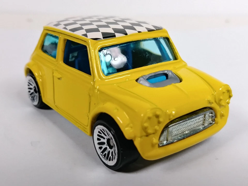 MINI Cooper Hot Wheels 2000 First Editions #90 Yellow Lace Wheels 1:64 Loose - Image 3 of 4