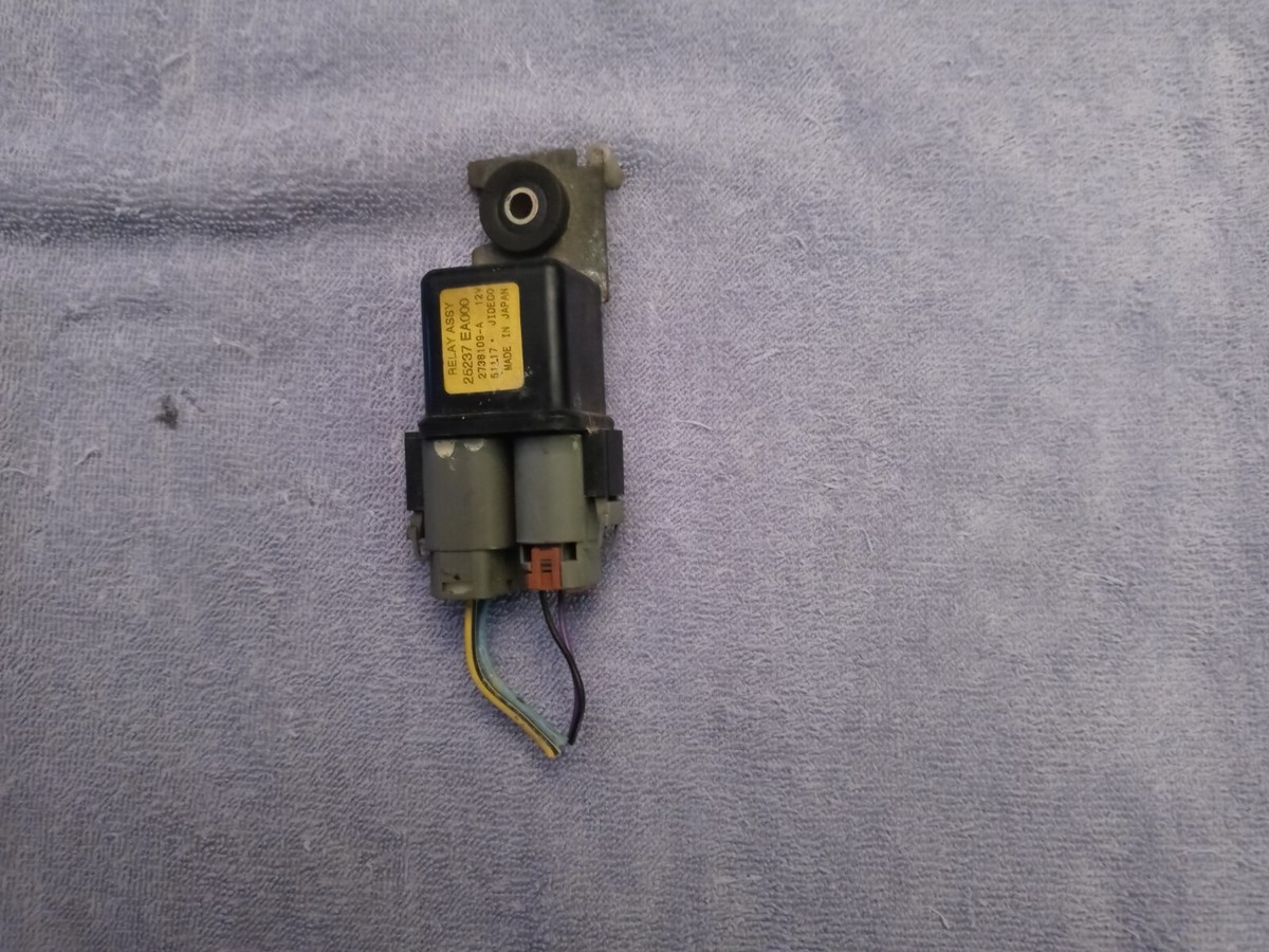 25237-EA000 GENUINE Nissan / Infiniti Air Ride Relay with Bracket