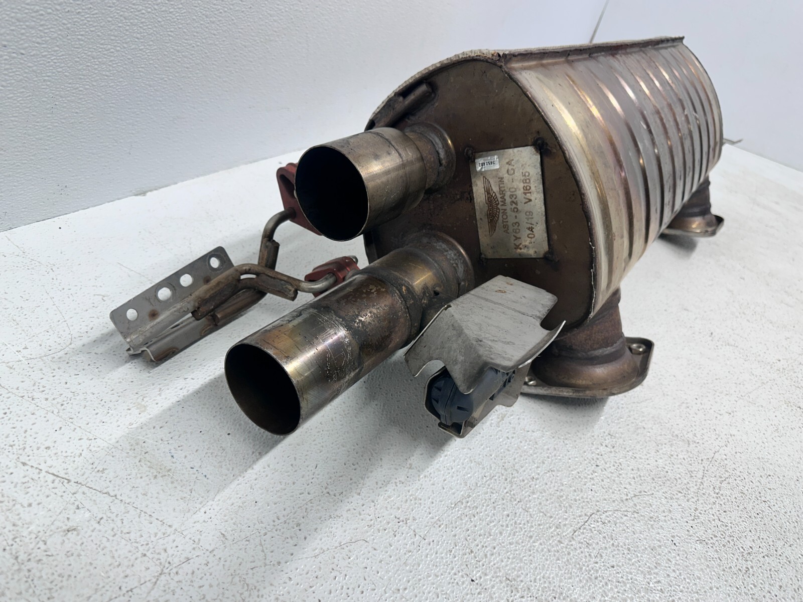 2018-2022 ASTON MARTIN VANTAGE V8 4.0L MUFFLER SS QUAD EXHAUST OEM KY63-5230-CA