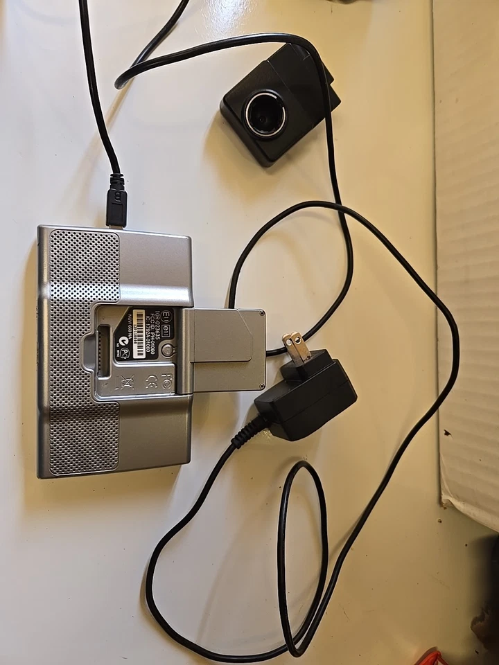 Garmin Nuvi 660 NA Bluetooth GPS Navigation Personal Travel Assistant Bundle - Image 2 of 4