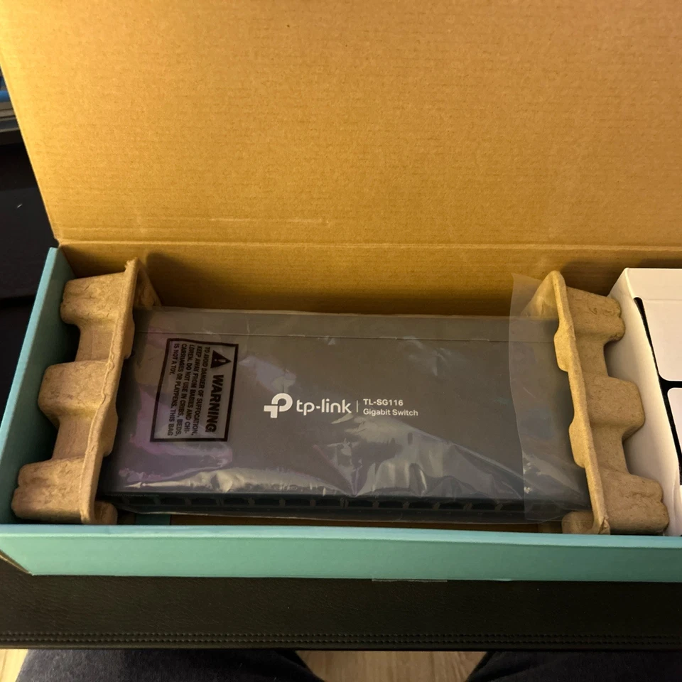 Conmutador de red de 16 puertos TP-LINK TL-SG116 Foto 2 de 2